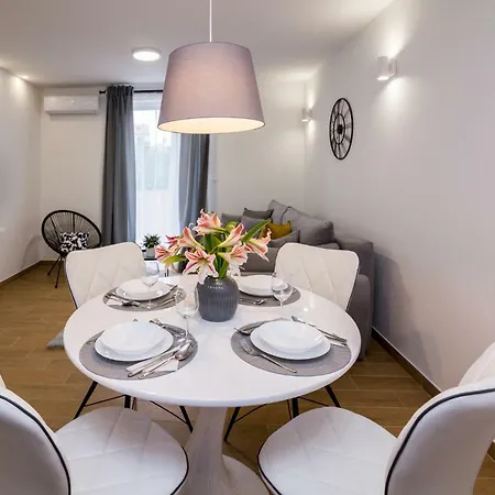 Fk Apartment Pakoštane